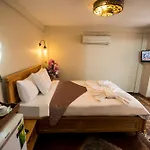 Sultan Corner 2*