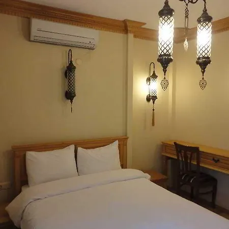 Sultan Corner 2*